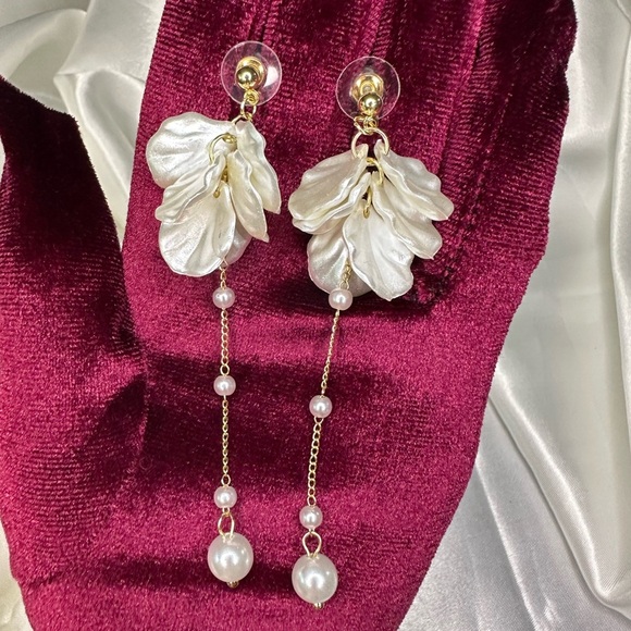 Gold and White Floral Earrings with Pearl Accents